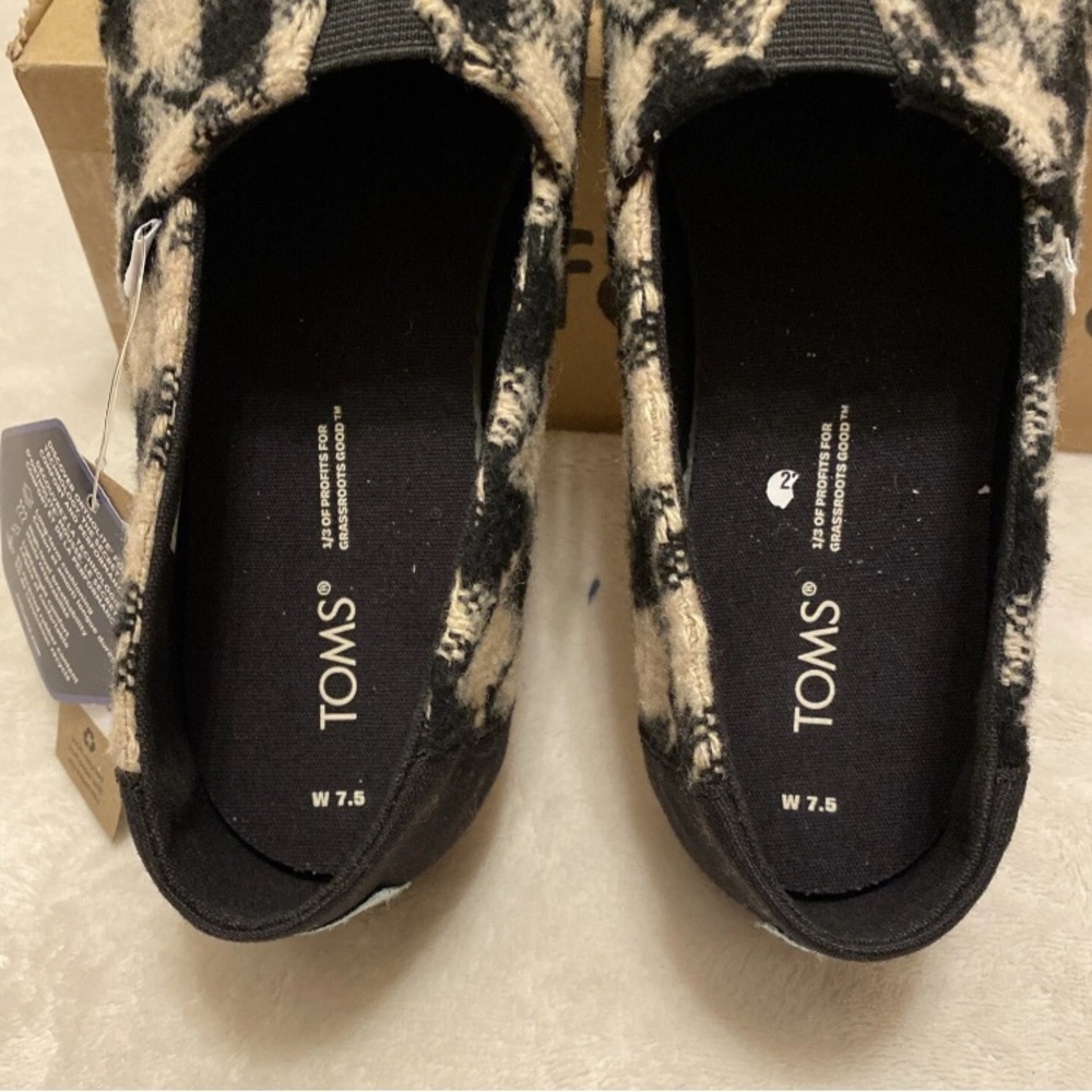 Toms Black and Cream XL Houndstooth Flats - Picture 11 of 12